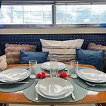 Hotel en barco Nuit Insolite Sur Un Bateau Au Coeur De *