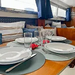 Hotel en barco Nuit Insolite Sur Un Bateau Au Coeur De *