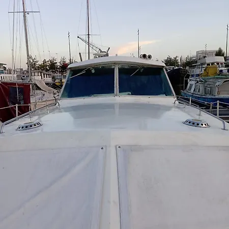 Nuit Insolite Sur Un Bateau Au Coeur De Båthotell *
