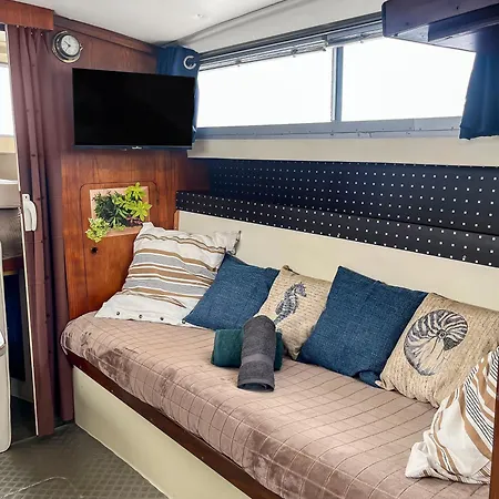 Nuit Insolite Sur Un Bateau Au Coeur De Bateau-hôtel *