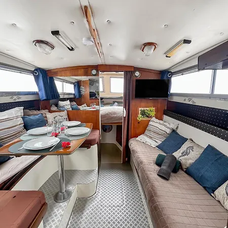 Nuit Insolite Sur Un Bateau Au Coeur De Bateau-hôtel