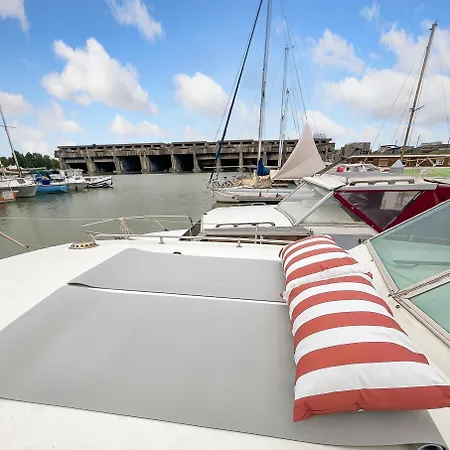 Nuit Insolite Sur Un Bateau Au Coeur De Bateau-hôtel