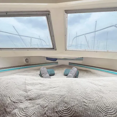 Båthotell Nuit Insolite Sur Un Bateau Au Coeur De