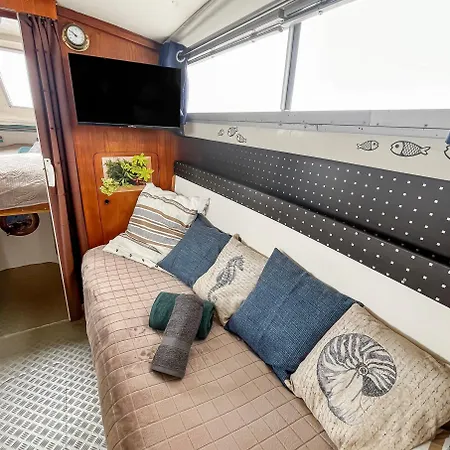 Nuit Insolite Sur Un Bateau Au Coeur De Båthotell Bordeaux