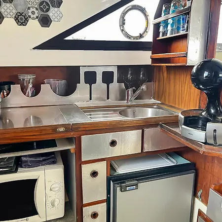 Nuit Insolite Sur Un Bateau Au Coeur De Bateau-hôtel