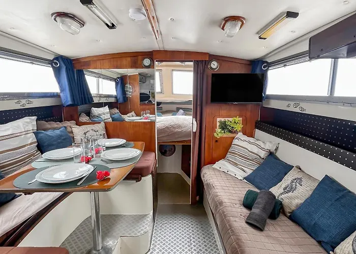 Nuit Insolite Sur Un Bateau Au Coeur De Bateau-hôtel