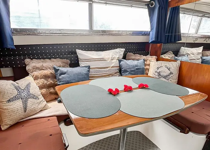 Nuit Insolite Sur Un Bateau Au Coeur De