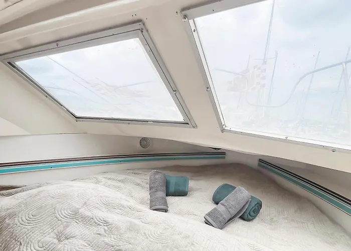 Bateau-hôtel Nuit Insolite Sur Un Bateau Au Coeur De
