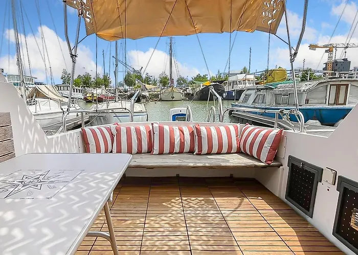 Bateau-hôtel Nuit Insolite Sur Un Bateau Au Coeur De Bordeaux